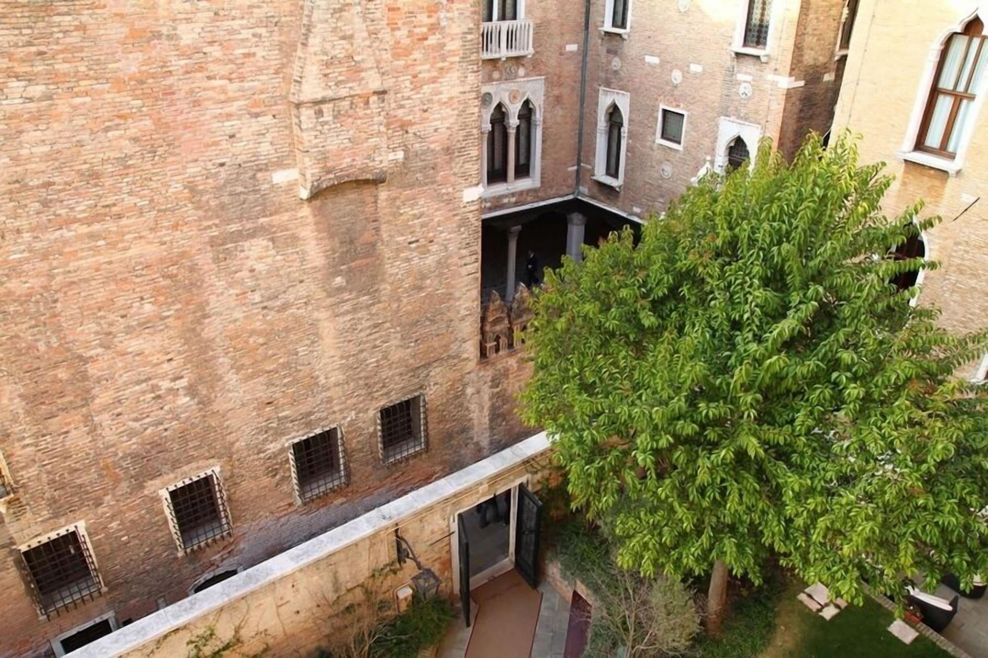 Pesaro Palace Venesia Bagian luar foto