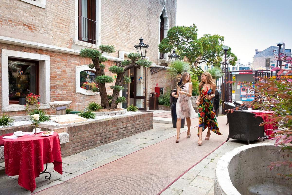 Pesaro Palace Venesia Bagian luar foto