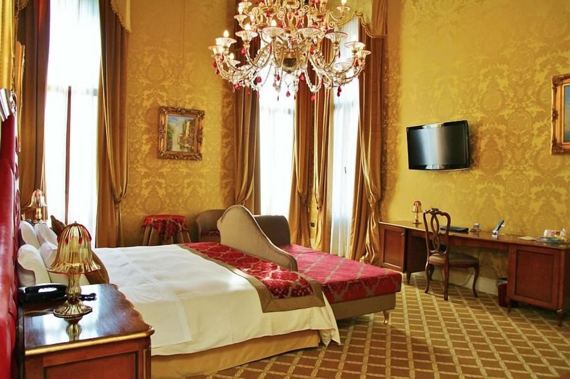 Pesaro Palace Venesia Bagian luar foto