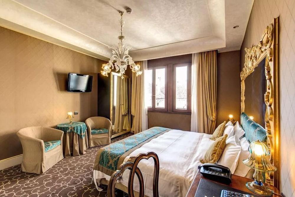 Pesaro Palace Venesia Bagian luar foto
