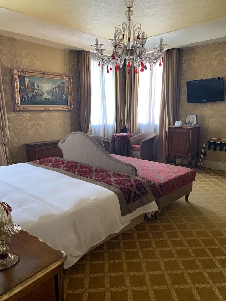 Pesaro Palace Venesia Bagian luar foto