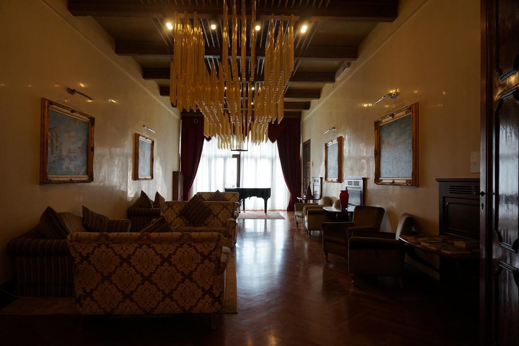 Pesaro Palace Venesia Bagian luar foto