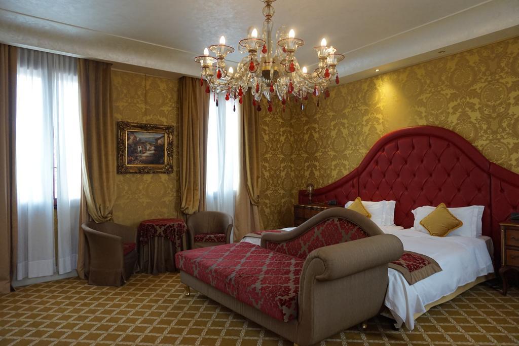 Pesaro Palace Venesia Bagian luar foto