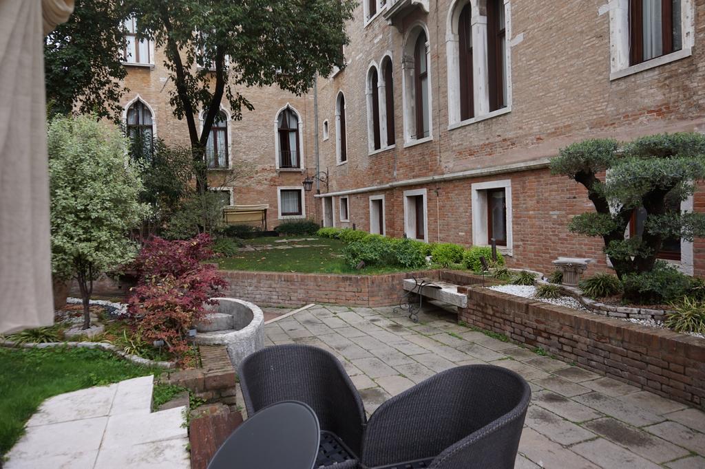 Pesaro Palace Venesia Bagian luar foto