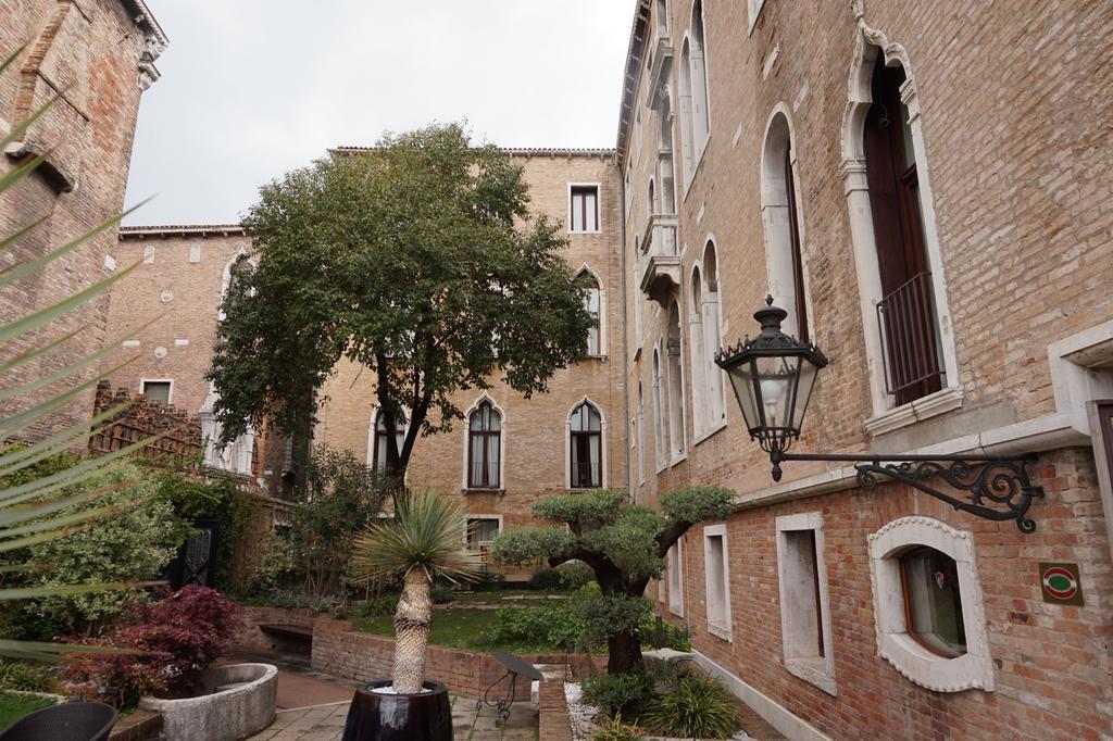 Pesaro Palace Venesia Bagian luar foto